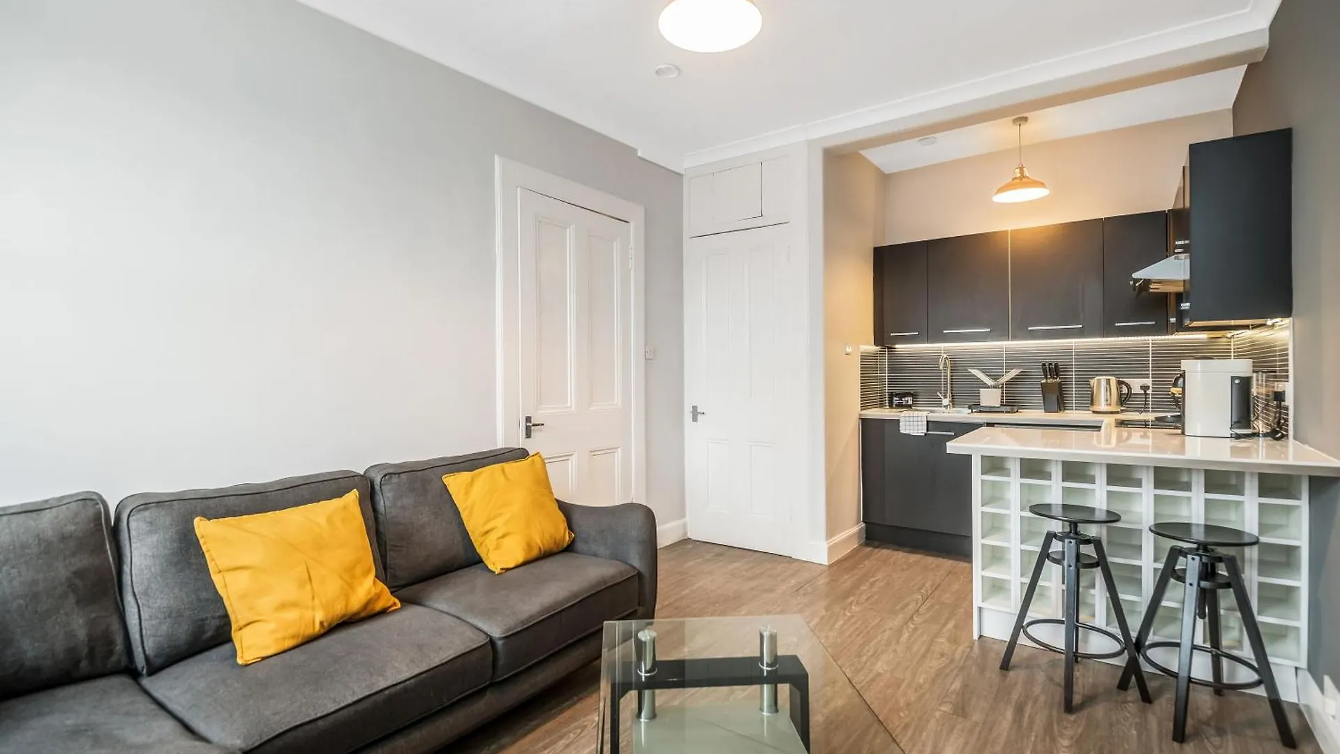 Cosy Home From Home Near Holyrood Palace Эдинбург